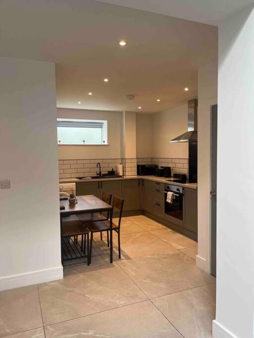 Entire Property In Downham Market, Serviced Accomodation Appartement Buitenkant foto