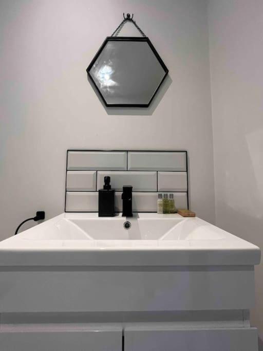 Entire Property In Downham Market, Serviced Accomodation Appartement Buitenkant foto